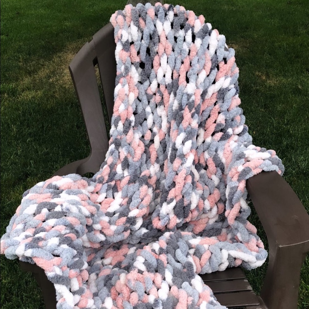 ✨HOMEMADE CHUNKY KNIT BLANKETS✨ - SMALL